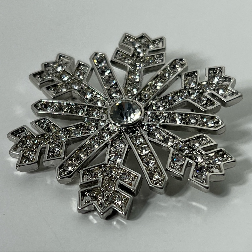 Vintage Monet Sparkly Silver Snowflake Rhinestone Brooch/Pin